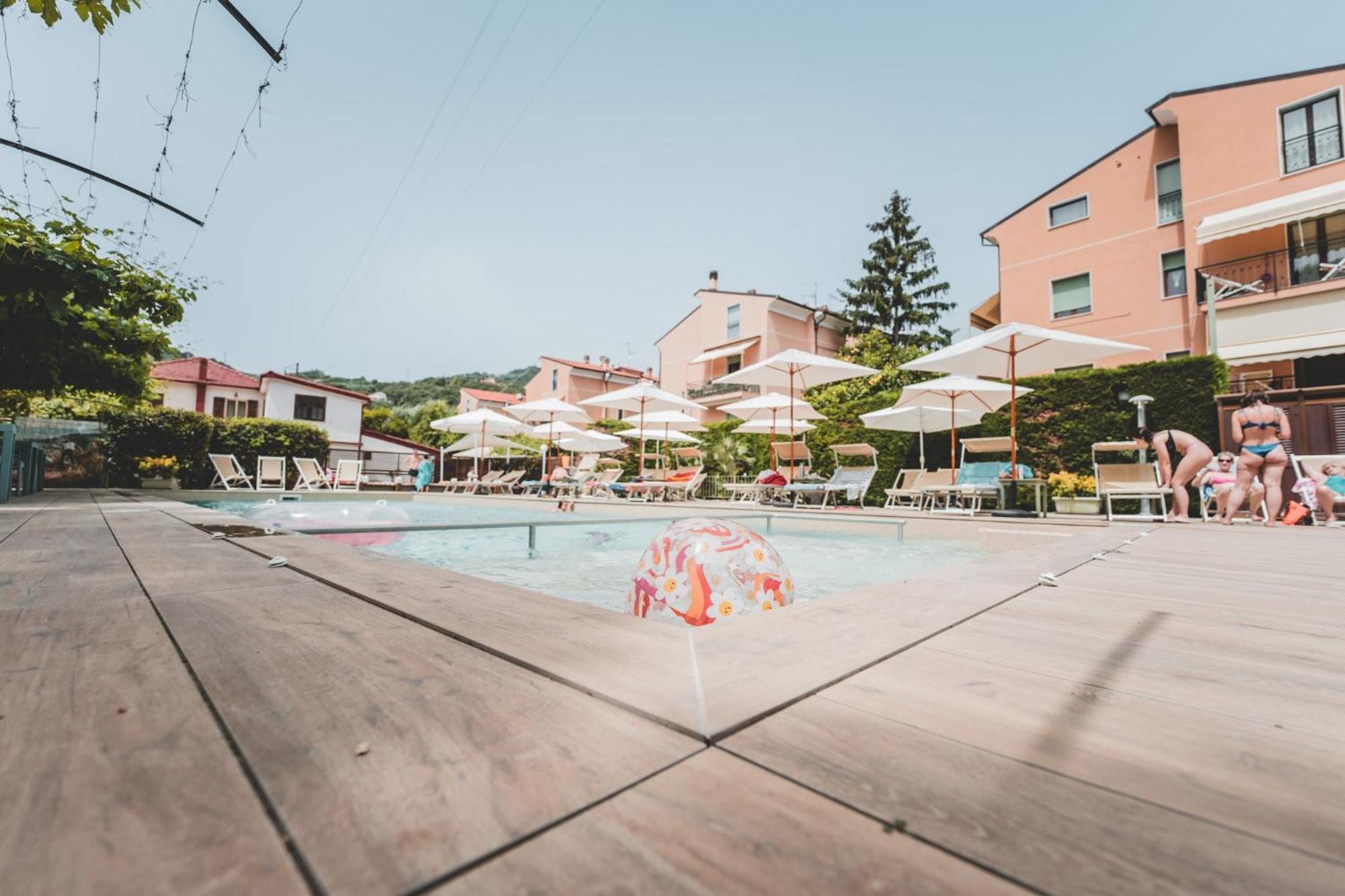 Residence Holidays Pietra Ligure Eksteriør bilde